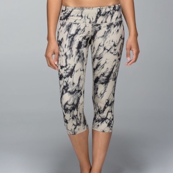 Lululemon | Wunder Under Crop | Full-On Luxtreme | Great Granite Black Mojave - Picture 1 of 9